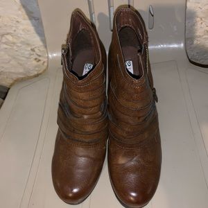 Women’s brown wedge bootie